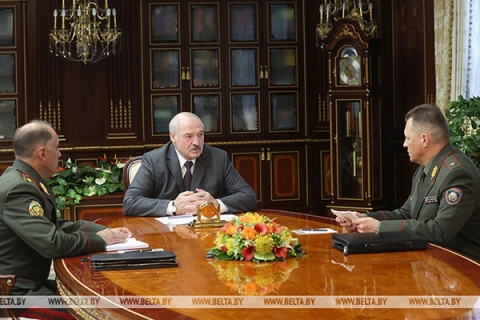 «Главная задача — сохранить людей» — Лукашенко принял с докладом главу МЧС