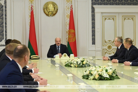 Люди, экономика и профессионализм — Лукашенко дал наказы новым руководителям местной вертикали