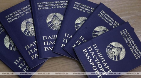 «Только экстремисты боятся вернуться в Беларусь». Гайдукевич о новых правилах замены паспортов