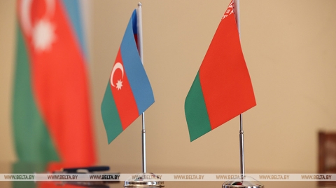 Лукашенко и Алиев провели двустороннюю встречу в Санкт-Петербурге