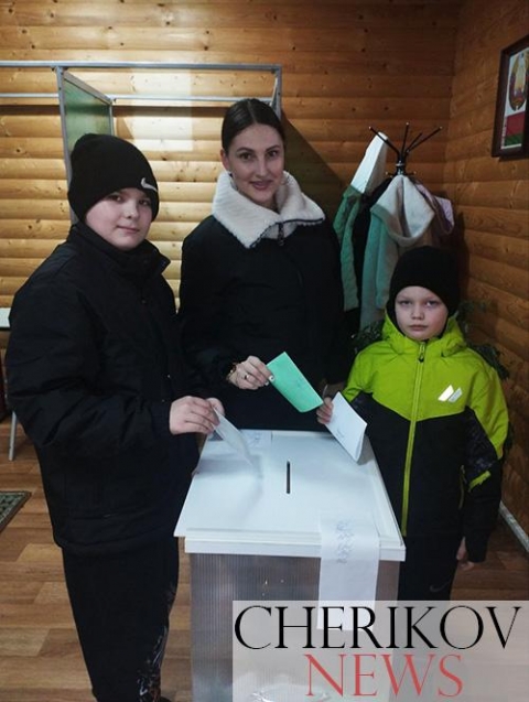 Голосовать на выборах депутатов чериковляне приходят семьями