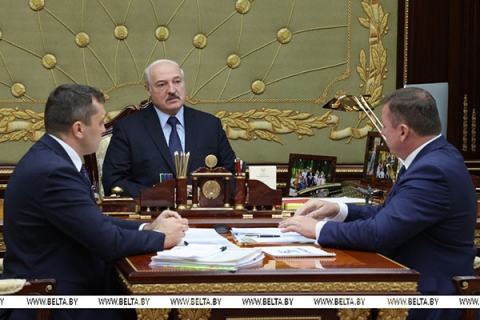 Создание госкорпорации, экспорт и забота о крестьянах. Лукашенко заслушал доклад по «Белгоспищепрому»
