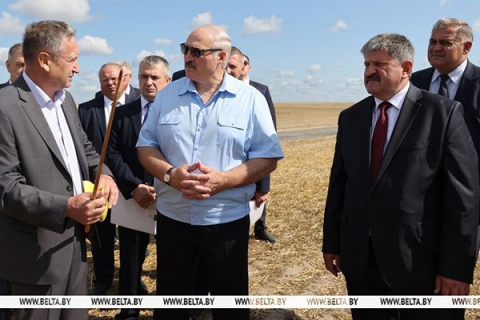 «Людям нужна достойная работа» — Лукашенко ориентирует на развитие производств в «деревнях будущего»