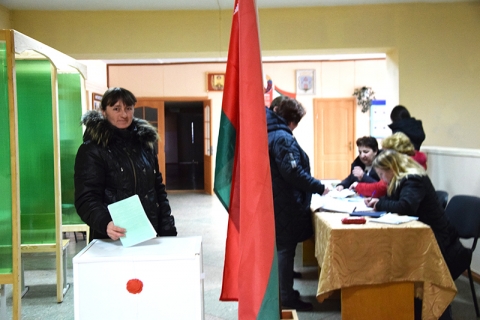 Жители Чериковского района принимают участие в досрочном голосовании