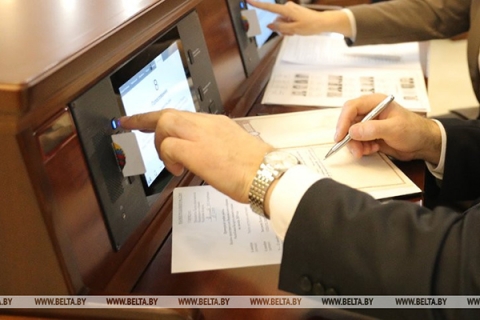 Белоконев, Давыдько и Савиных возглавили профильные комиссии в новом парламенте