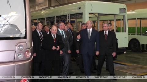 В кризис Лукашенко ставил этот завод в пример. Как белорусский электротранспорт завоевывал рынки