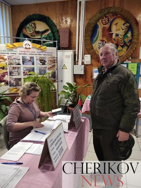 Первые избиратели Чериковского района прибыли на выборы в единый день голосования