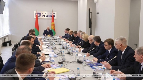 “Меня уговаривали продать и закрыть предприятия”. Лукашенко рассказал, как и зачем Беларусь сохранила свою микроэлектронику