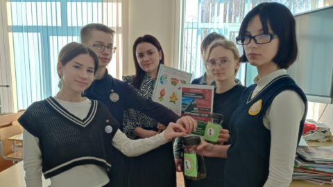 2,5 кг советских монет от школьников Могилева станут частью памятника на Поклонной горе (видео)