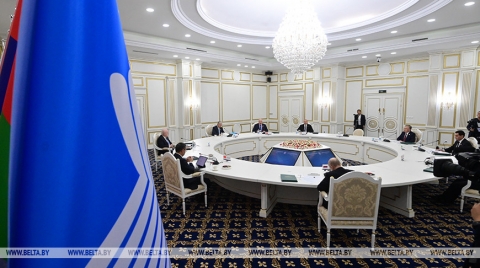 Лукашенко призвал партнеров по СНГ не прятать голову в песок, а критичнее оценить ситуацию в Содружестве