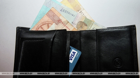 В Могилеве учащаяся колледжа похитила с карты пожилого соседа почти Br7 тыс.