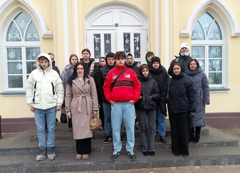 Яркие эмоции и новогодняя сказка: молодые специалисты Чериковщины посетили Дворец Потемкина
