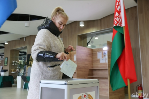 Наблюдатели: многие пожилые избиратели сами приходят на участок, даже при возможности проголосовать на дому