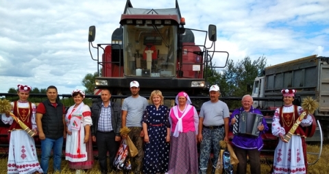 Первым тысячникам – поздравления и подарки