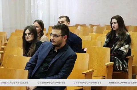 Руководитель Чериковского района встретился с молодыми педагогами