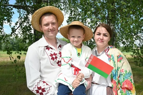 Снова село выбрало властелина. В агрогородке Езеры прошел районный этап республиканского семейного сельскохозяйственного проекта «Властелина села»