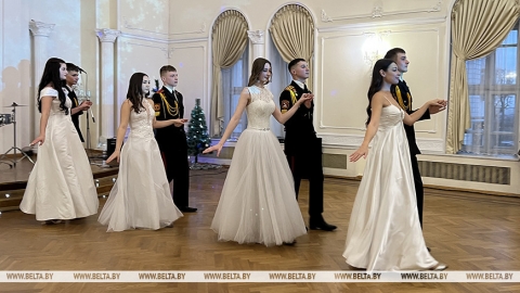 &laquo;Здесь так по-новогоднему, очень нравится&raquo;. Рождественский кадетский бал в 15-й раз прошел в Могилеве