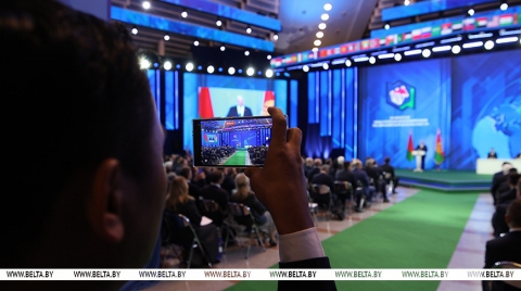 Лукашенко: нужно остановить гонку вооружений и вести диалог, нельзя смотреть друг на друга через прицел автомата