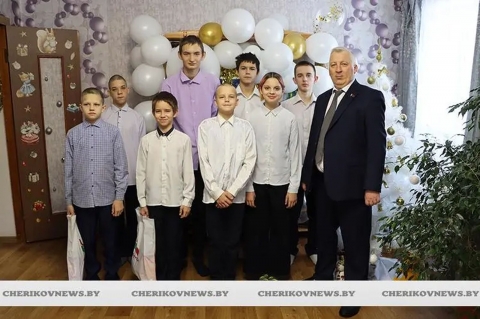 &laquo;В Новый год &mdash; с &laquo;Белой Русью&raquo;: подарки от общественного объединения получили воспитанники детского дома семейного типа