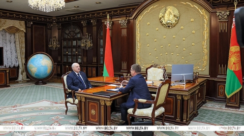 Лукашенко: профсоюзы должны быть мощной базой для поддержания стабильности в белорусском обществе 