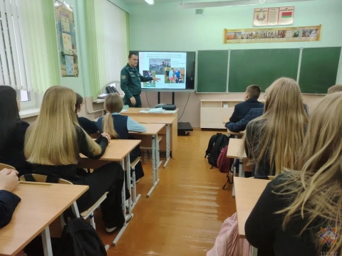 «Молодежь за безопасность»: чериковские школьники узнают о профессии спасателя и вступают в ряды БМООСП