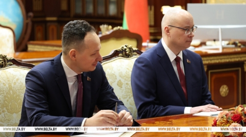 Лукашенко пообещал Матусевичу &quot;горячую сковородку&quot; на посту замглавы Администрации Президента