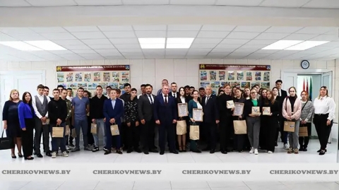 Добро пожаловать в Чериковский район! Председатель райисполкома Алексей Жерносеков встретился с молодыми специалистами