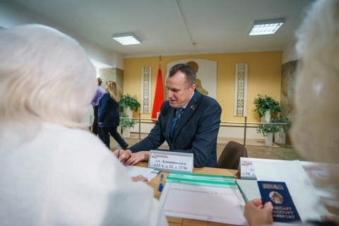Анатолий Исаченко проголосовал на выборах Президента Беларуси: мы живем в стабильной, мирной, спокойной стране и, конечно же, хочется, чтобы наши дети, внуки жили в такой же