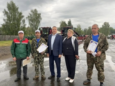 За вклад в уборочную кампанию: профсоюзы Могилёвской области отметили работников агрокомплекса &laquo;Светлый&raquo;