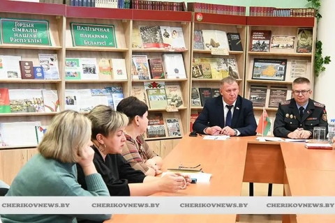 Укрепление семейных ценностей — инвестиции в будущее: в трудовых коллективах Чериковского района проходит Единый день информирования