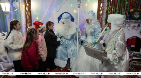 В Глуске открылась усадьба Деда Мороза