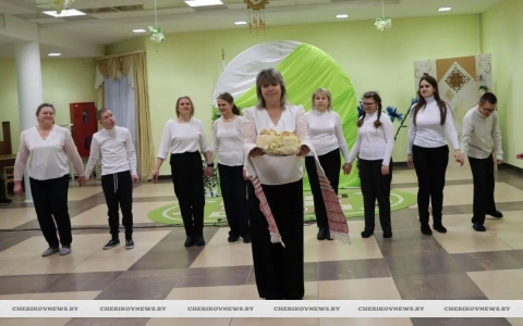 В Черикове в День инвалидов особенные люди делились творчеством и улыбками