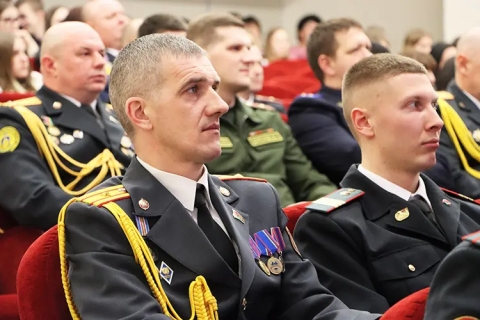 Тех, кто стоит на страже закона и справедливости, поздравляют Чериковский райисполком и райсовет