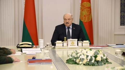 Лукашенко призвал к бдительности на фоне милитаристической обстановки в соседних странах