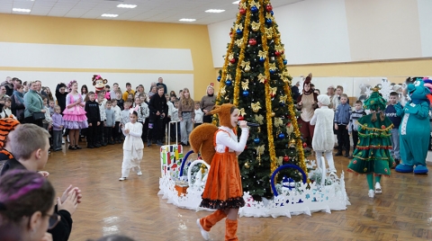 Чудеса продолжаются: новогодний праздник в Могилеве собрал около 500 детей со всей области