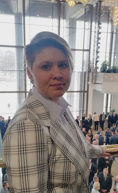 В составе делегации Могилевской области – главный редактор районной газеты “Веснік Чэрыкаўшчыны” Олеся Глухова. Она поделилась своими ожиданиями от предстоящего мероприятия