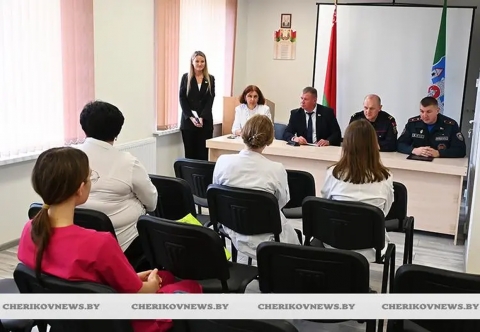 Руководитель района Алексей Жерносеков встретился с молодыми специалистами Чериковской ЦРБ