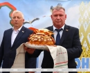 Миллион тонн зерна в закромах: Чериковский район встретил главный каравай Могилевщины