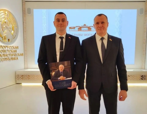 Молодой специалист, врач Чериковской ЦРБ Артем Бацейкин поделился впечатлениями о встрече с губернатором