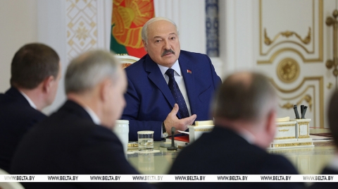 &quot;Подписываю автоматически&quot;. Лукашенко поручил не разводить бюрократию, а больше решений принимать на местах