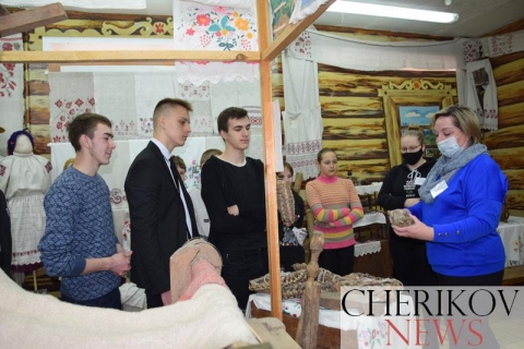 Школьные музеи городских школ принимают посетителей, радушно распахнув свои двери