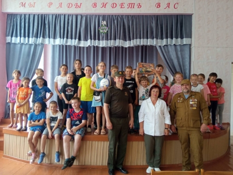 Военный комиссар и воин-интернационалист съездили в гости к детям в пришкольные лагеря. Зачем?