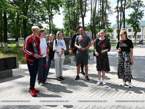 В канун 22 июня молодые специалисты Чериковщины с пешей прогулкой посетили памятные места города