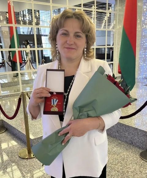 День, который останется в сердце.  Чериковлянке Алесе Козубовской орден Матери вручил Премьер-министр Беларуси Александр Турчин