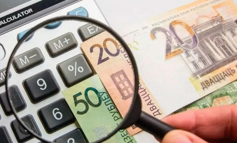 Какой была средняя зарплата работников Чериковского района в 2025 году?