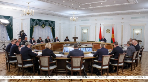 &quot;Нельзя, чтобы уборочная проходила в небрежном режиме&quot;. Вот какие вопросы обозначил перед аграриями Лукашенко