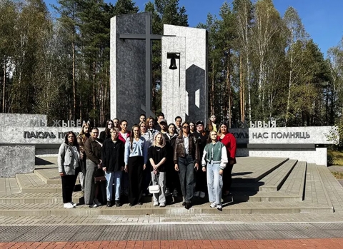 Не просто узнать, а прочувствовать историю: молодые специалисты Чериковского района посетили мемориальный комплекс «Ола»